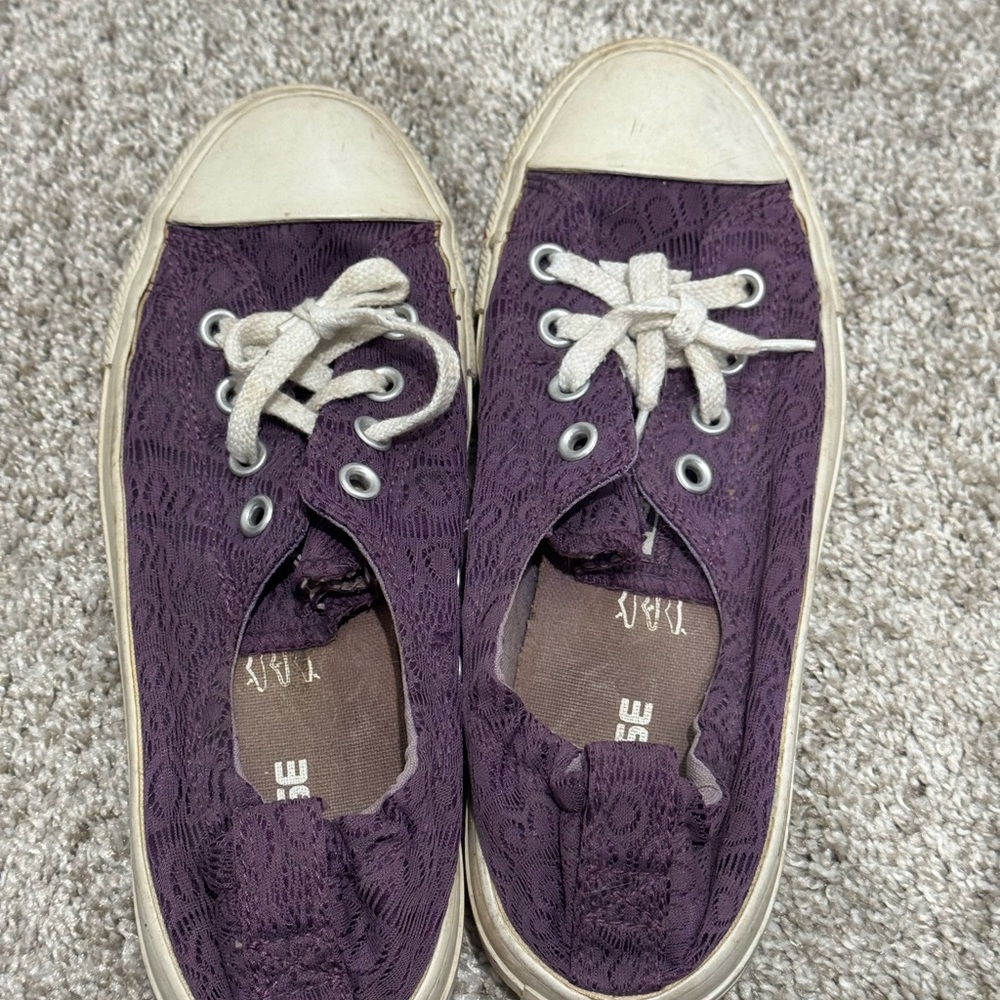 Purple Lace converse shorelines
